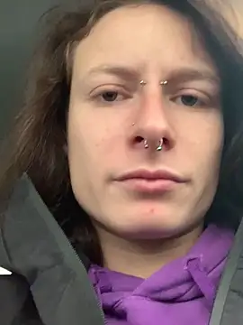 Snapshot of GoldenPussy1329 chatting on 12.21.25 GoldenPussy1329 online show from 12.21.25