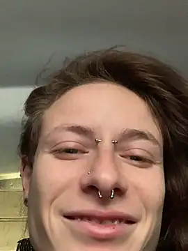 Snapshot of GoldenPussy1329 chatting on 12.22.25 GoldenPussy1329 online show from 12.22.25