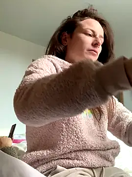 Snapshot of GoldenPussy1329 chatting on 01.06.26 GoldenPussy1329 online show from 01.06.26