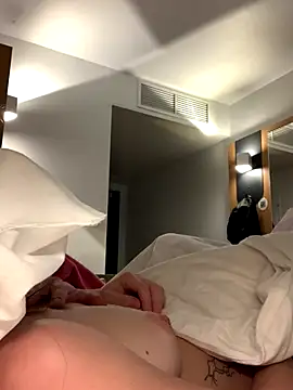 Snapshot of GoldenPussy1329 chatting on 01.07.26 GoldenPussy1329 online show from 01.07.26