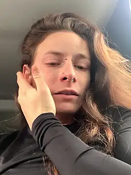 Snapshot of GoldenPussy1329 chatting on 01.07.26 GoldenPussy1329 online show from 01.07.26