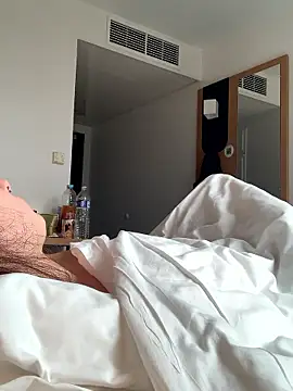 Snapshot of GoldenPussy1329 chatting on 01.09.26 GoldenPussy1329 online show from 01.09.26