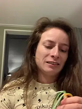 Snapshot of GoldenPussy1329 chatting on 01.10.26 GoldenPussy1329 online show from 01.10.26