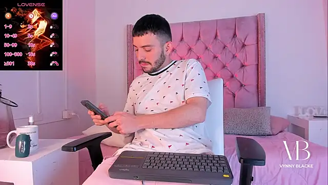 VynnyBlacke  online show from 11.04.25