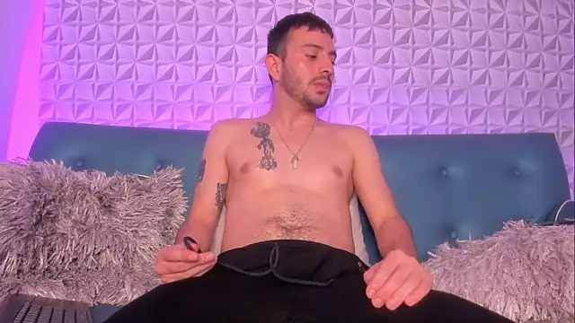 VynnyBlacke  online show from 11.14.25