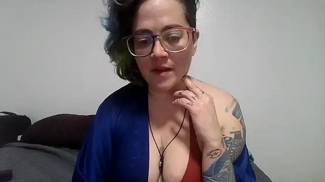 Snapshot of daniak90 chatting on 10.23.25 daniak90 online show from 10.23.25