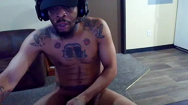 Snapshot of thefreakscomeoutatnight chatting on 04.29.26 thefreakscomeoutatnight online show from 04.29.26