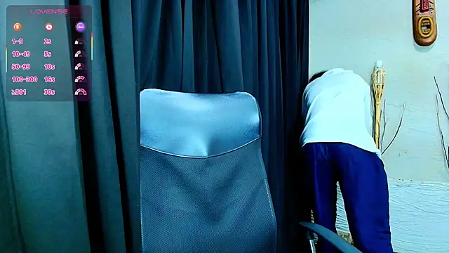 Snapshot of ZackMaye chatting on 10.11.25 ZackMaye online show from 10.11.25