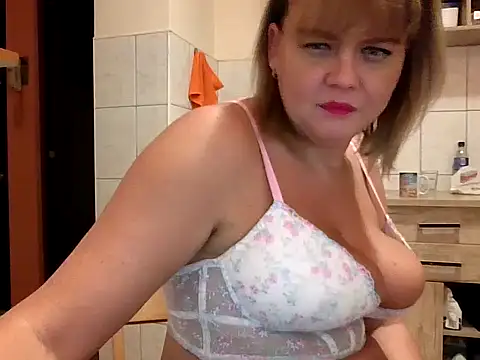 Snapshot of roxy863086 chatting on 10.03.25 roxy863086 online show from 10.03.25