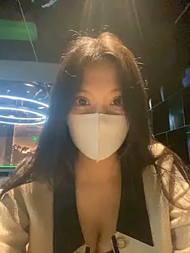Snapshot of xiaojiu-6 chatting on 10.21.25 xiaojiu-6 online show from 10.21.25