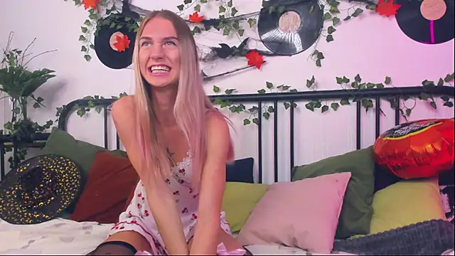 SerenaCrystall online show from 10.29.25