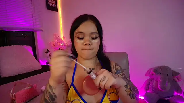 Snapshot of Sussyroxxx chatting on 06.18.26 Sussyroxxx online show from 06.18.26