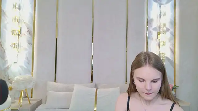 Snapshot of Lili_Lohan chatting on 05.19.26 Lili Lohan online show from 05.19.26