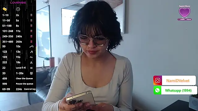 Snapshot of NamiDVelvet chatting on 10.15.25 NamiDVelvet online show from 10.15.25
