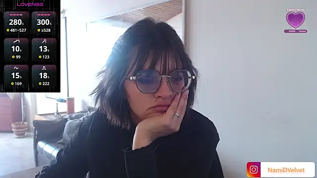 Snapshot of NamiDVelvet chatting on 10.18.25 NamiDVelvet online show from 10.18.25