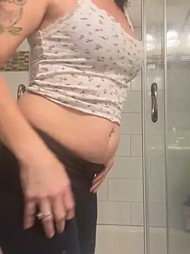 Snapshot of JuicyGeorgia chatting on 03.30.26 JuicyGeorgia online show from 03.30.26