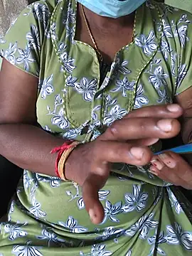 Snapshot of Tamilselviroja- chatting on 08.08.26 Tamilselviroja- online show from 08.08.26