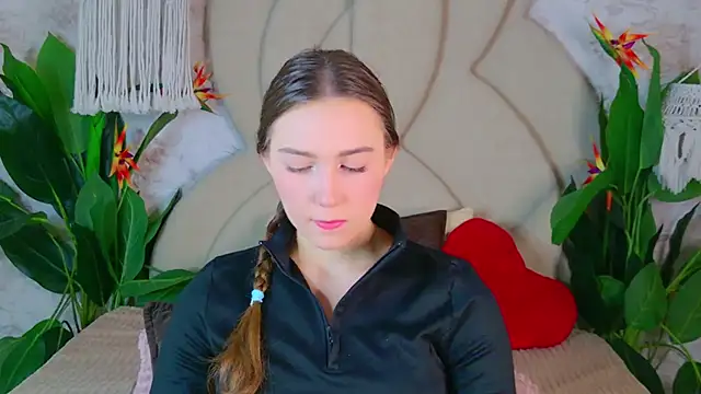 OliviaLay online show from 11.20.25