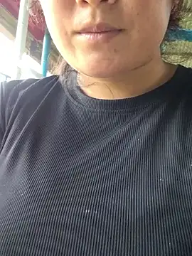 linhmiucute online show from 10.10.25