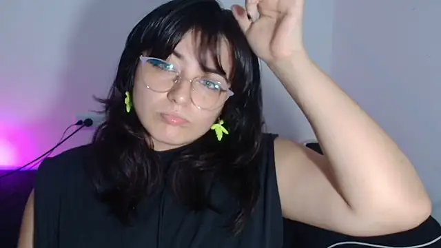 Snapshot of Jess_Beauty18 chatting on 10.21.25 Jess Beauty18 online show from 10.21.25