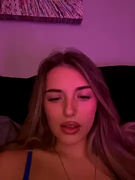 EllieEllxx online show from 10.18.25