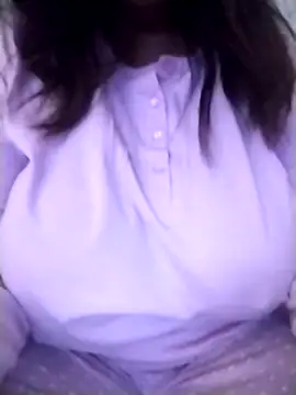 Snapshot of sexyguenda chatting on 10.14.25 sexyguenda online show from 10.14.25