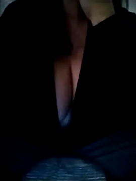 Snapshot of sexyguenda chatting on 10.29.25 sexyguenda online show from 10.29.25