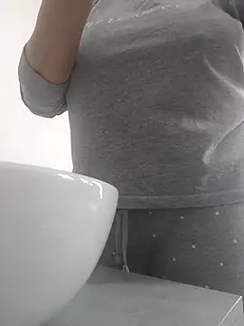 Snapshot of sexyguenda chatting on 11.08.25 sexyguenda online show from 11.08.25