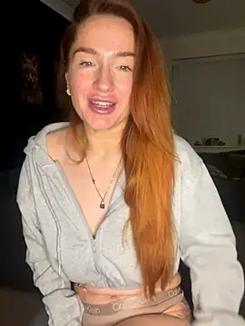 Snapshot of Cherry-L-28 chatting on 12.04.25 Cherry-L-28 online show from 12.04.25
