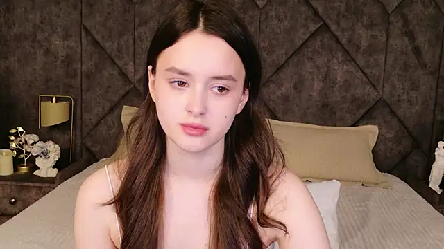 Snapshot of EvaSwen chatting on 04.19.26 EvaSwen online show from 04.19.26