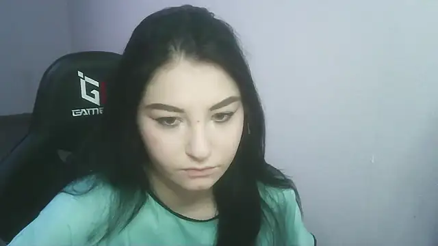Snapshot of meow_woem chatting on 11.01.25 meow woem online show from 11.01.25