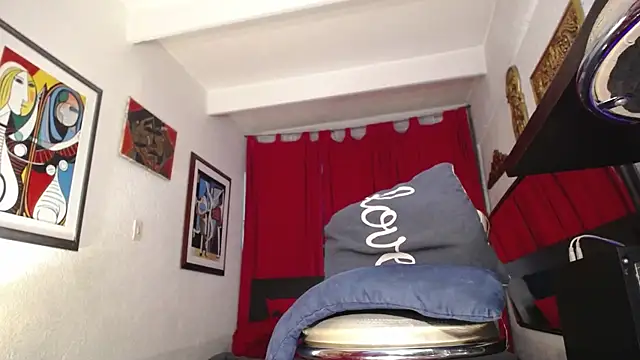 Snapshot of Samuel_Zeuv_ chatting on 01.06.26 Samuel Zeuv online show from 01.06.26