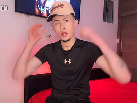 Snapshot of strongManLatino chatting on 01.16.26 strongManLatino online show from 01.16.26