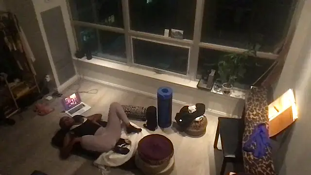 tia   fox online show from 10.28.25