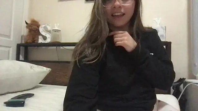 Snapshot of bunnygorl12 chatting on 12.01.25 bunnygorl12 online show from 12.01.25