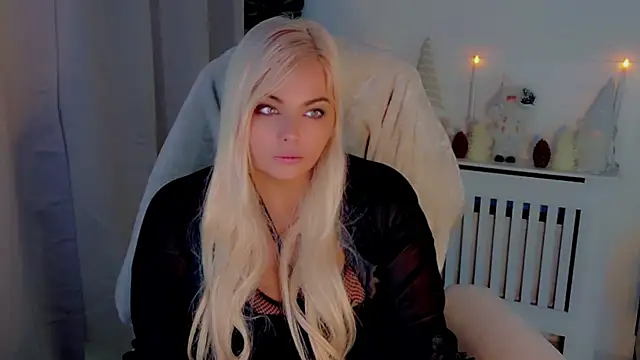 Snapshot of Siren-xiv chatting on 12.04.25 Siren-xiv online show from 12.04.25