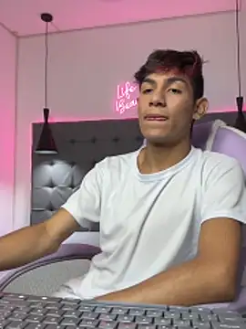 Snapshot of cherub_ chatting on 11.27.25 cherub online show from 11.27.25