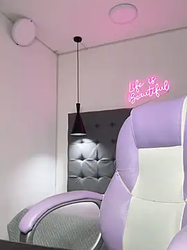 Snapshot of cherub_ chatting on 11.28.25 cherub online show from 11.28.25