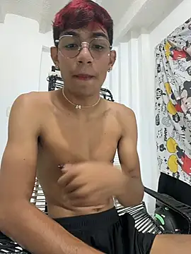 Snapshot of cherub_ chatting on 02.08.26 cherub online show from 02.08.26