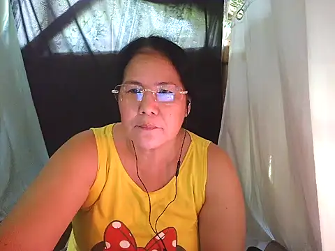 Snapshot of milagrose_rose chatting on 05.26.26 milagrose rose online show from 05.26.26