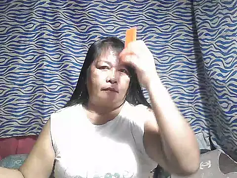 Snapshot of joy_cute chatting on 10.24.25 joy cute online show from 10.24.25