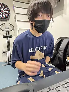 Snapshot of mikan_kun_st chatting on 10.15.25 mikan kun st online show from 10.15.25