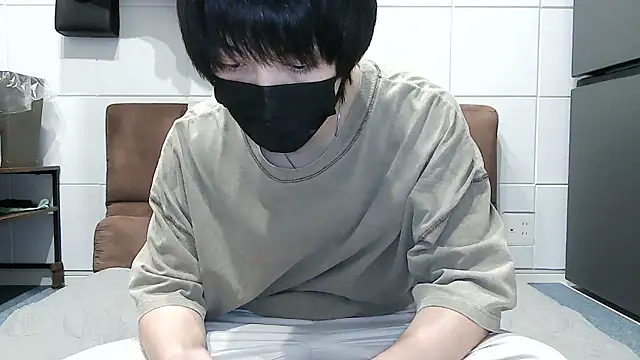 Snapshot of mikan_kun_st chatting on 10.27.25 mikan kun st online show from 10.27.25