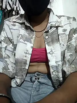 Snapshot of Hotty_ruvi chatting on 10.17.25 Hotty ruvi online show from 10.17.25