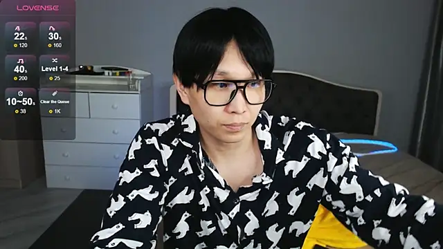 Snapshot of KaiChicken chatting on 03.27.26 KaiChicken online show from 03.27.26