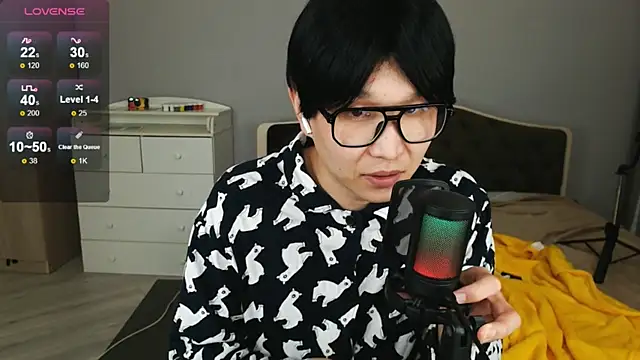 Snapshot of KaiChicken chatting on 03.31.26 KaiChicken online show from 03.31.26