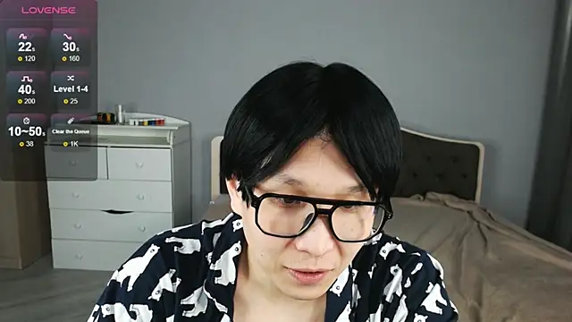 Snapshot of KaiChicken chatting on 04.08.26 KaiChicken online show from 04.08.26