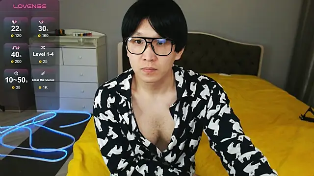 Snapshot of KaiChicken chatting on 04.12.26 KaiChicken online show from 04.12.26