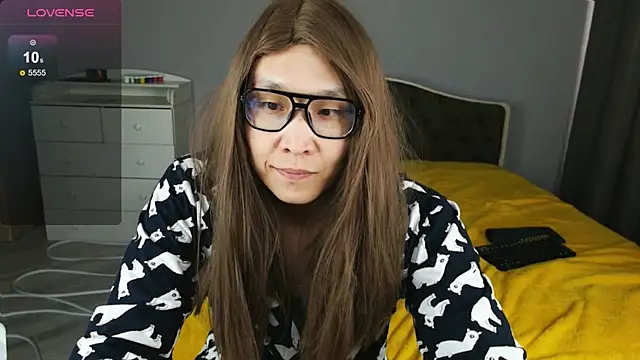 Snapshot of KaiChicken chatting on 04.20.26 KaiChicken online show from 04.20.26