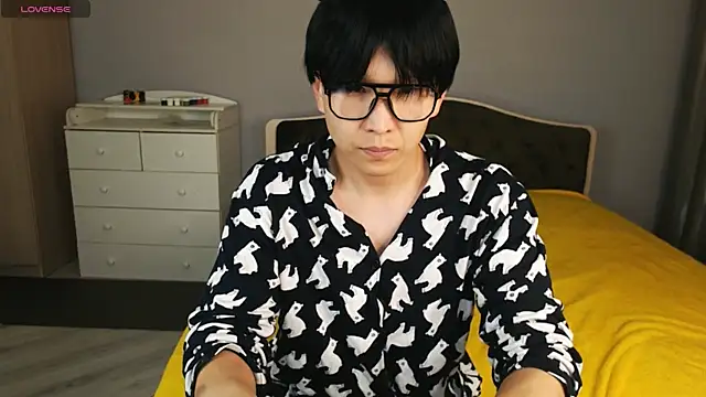 Snapshot of KaiChicken chatting on 05.15.26 KaiChicken online show from 05.15.26